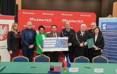 Zdjęcie do Umowa na zakup nowego ciężkiego samochodu ratowniczo - gaśniczego dla OSP KSRG Siedlin